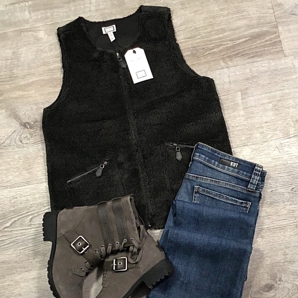 Mo:Vint Anthropologie Black Faux Sherpa Vest - Picture 5 of 10